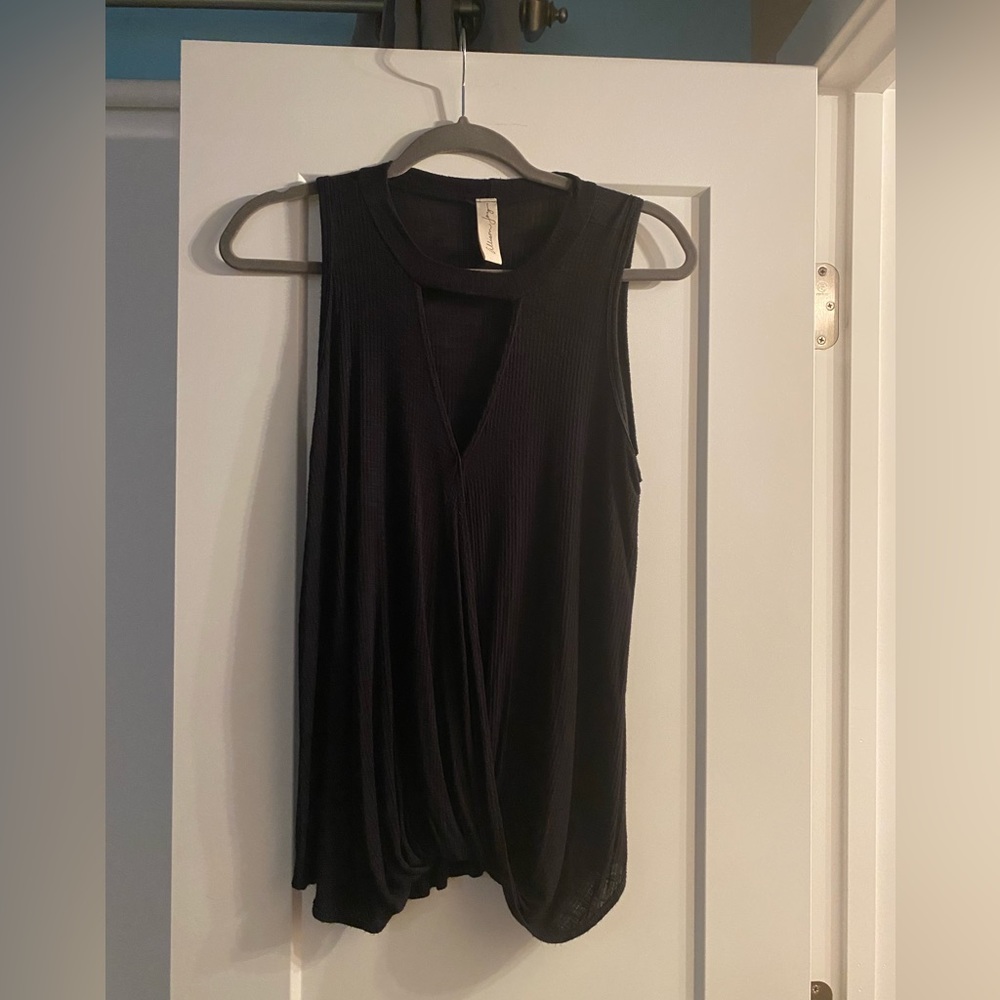 Black Sleeveless Key Hole Sweater. Size Small
